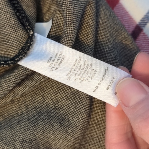 41 Hawthorne Black V-Neck A-Line Knit Dress Front Pockets - Picture 5 of 5